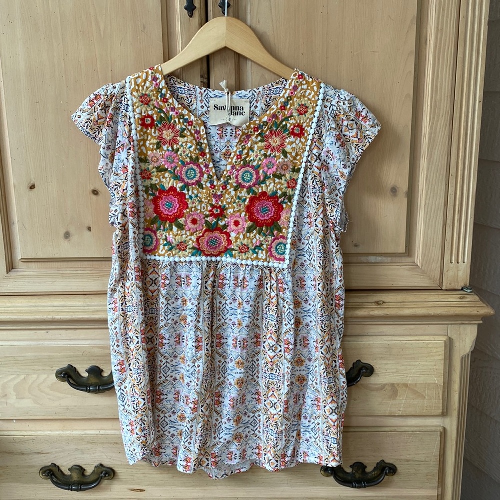 NWT Savanna Jane Flutter Sleeve Embroidered Blouse - Small